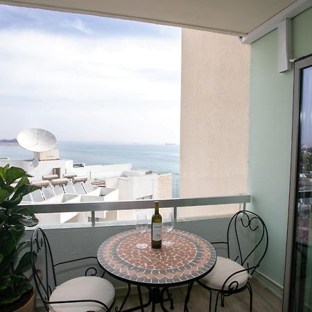 Palmove Luxurious Beachfront Apt Larnaca Eksteriør billede