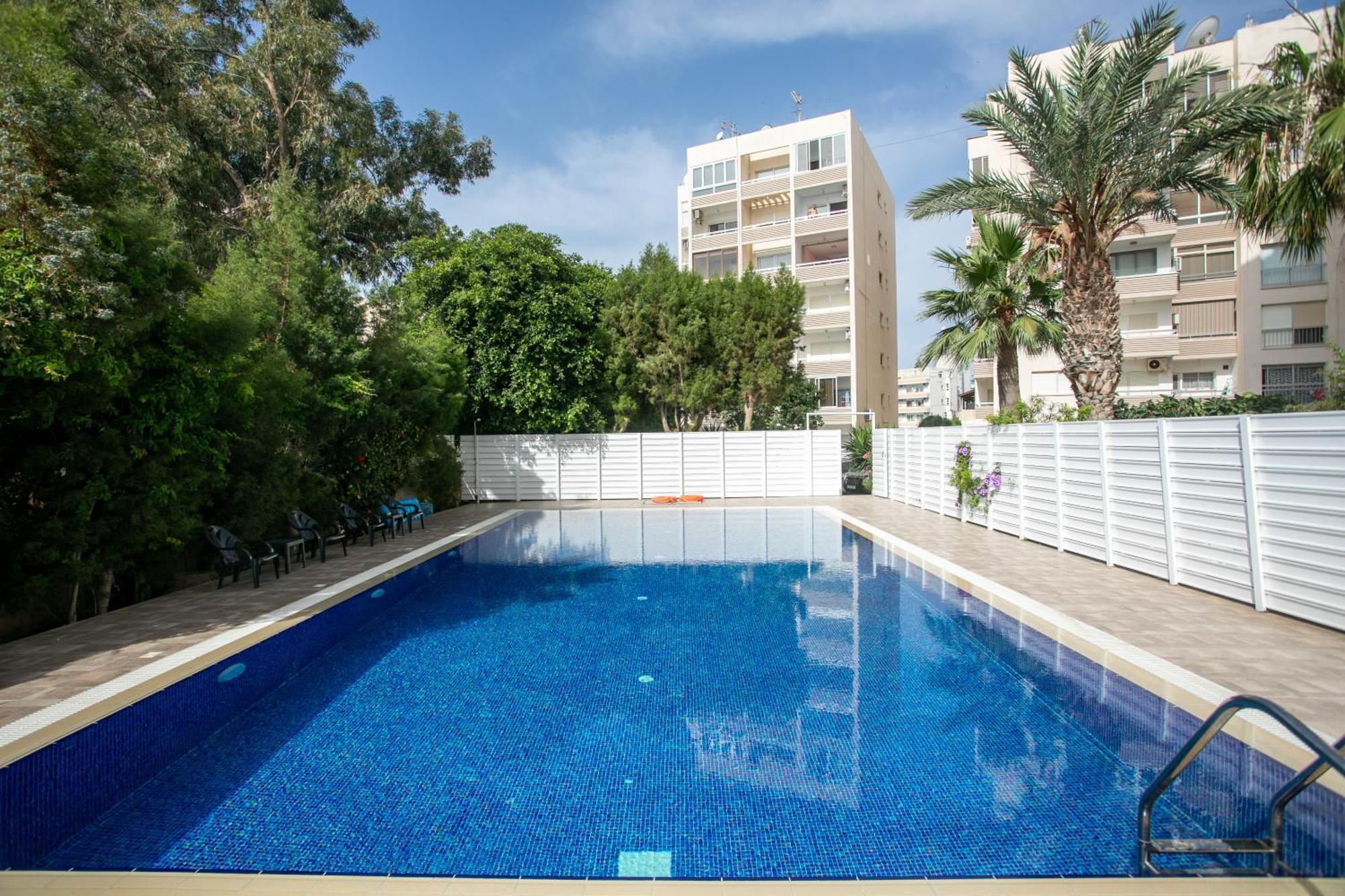 Palmove Luxurious Beachfront Apt Larnaca Eksteriør billede